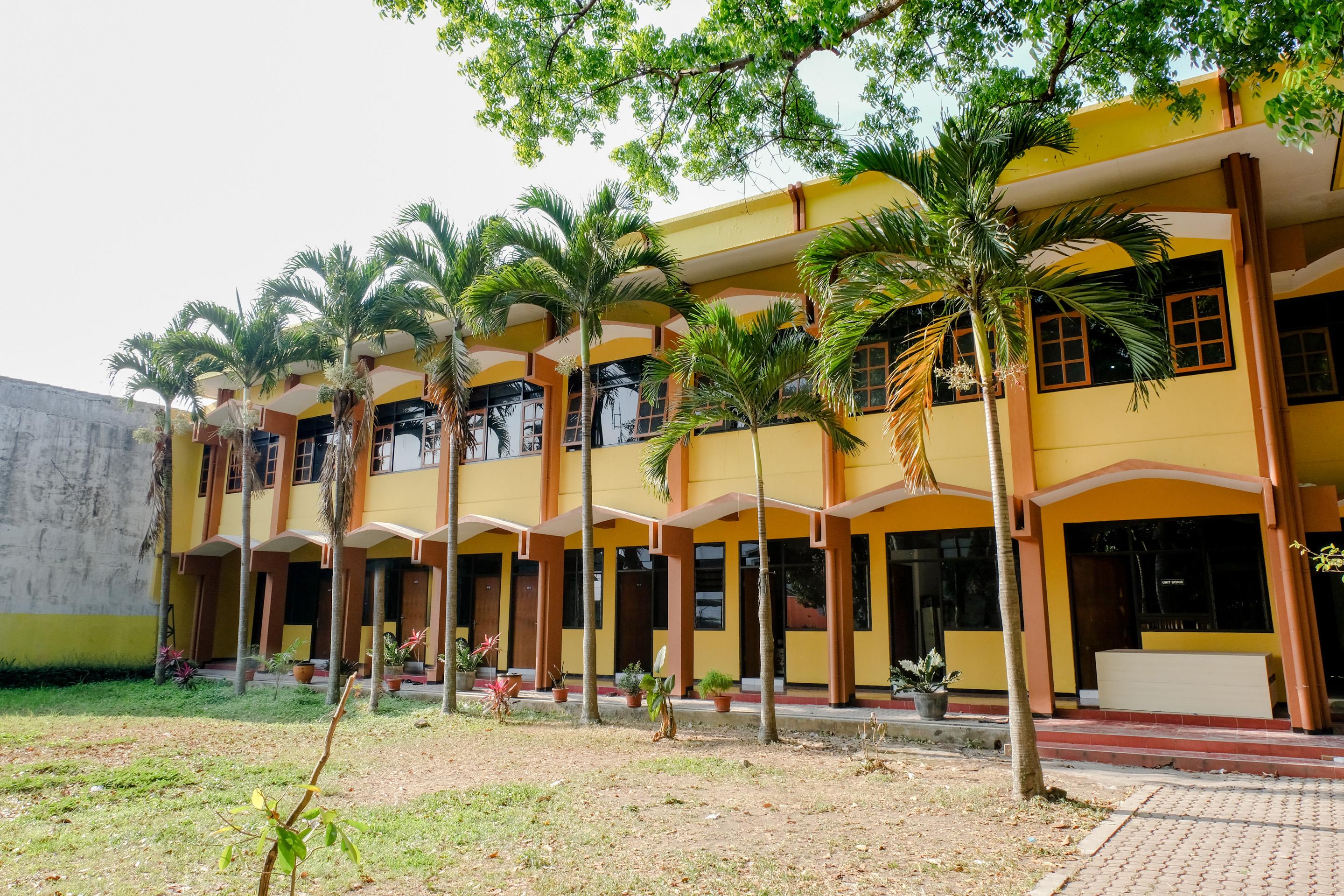 Oyo 1342 Uniga Malang Family Residence Exterior foto